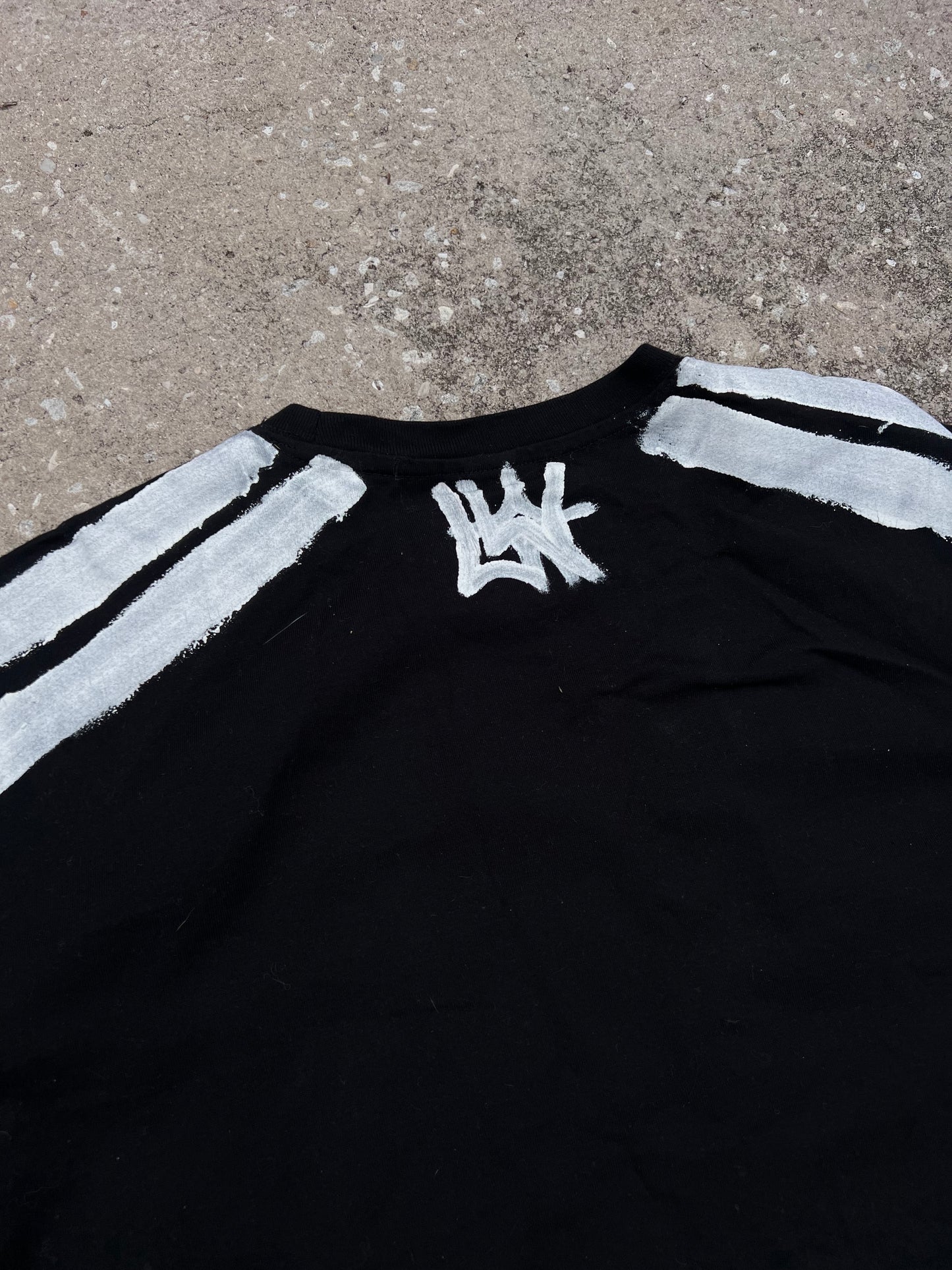 “STRIKER” TEE