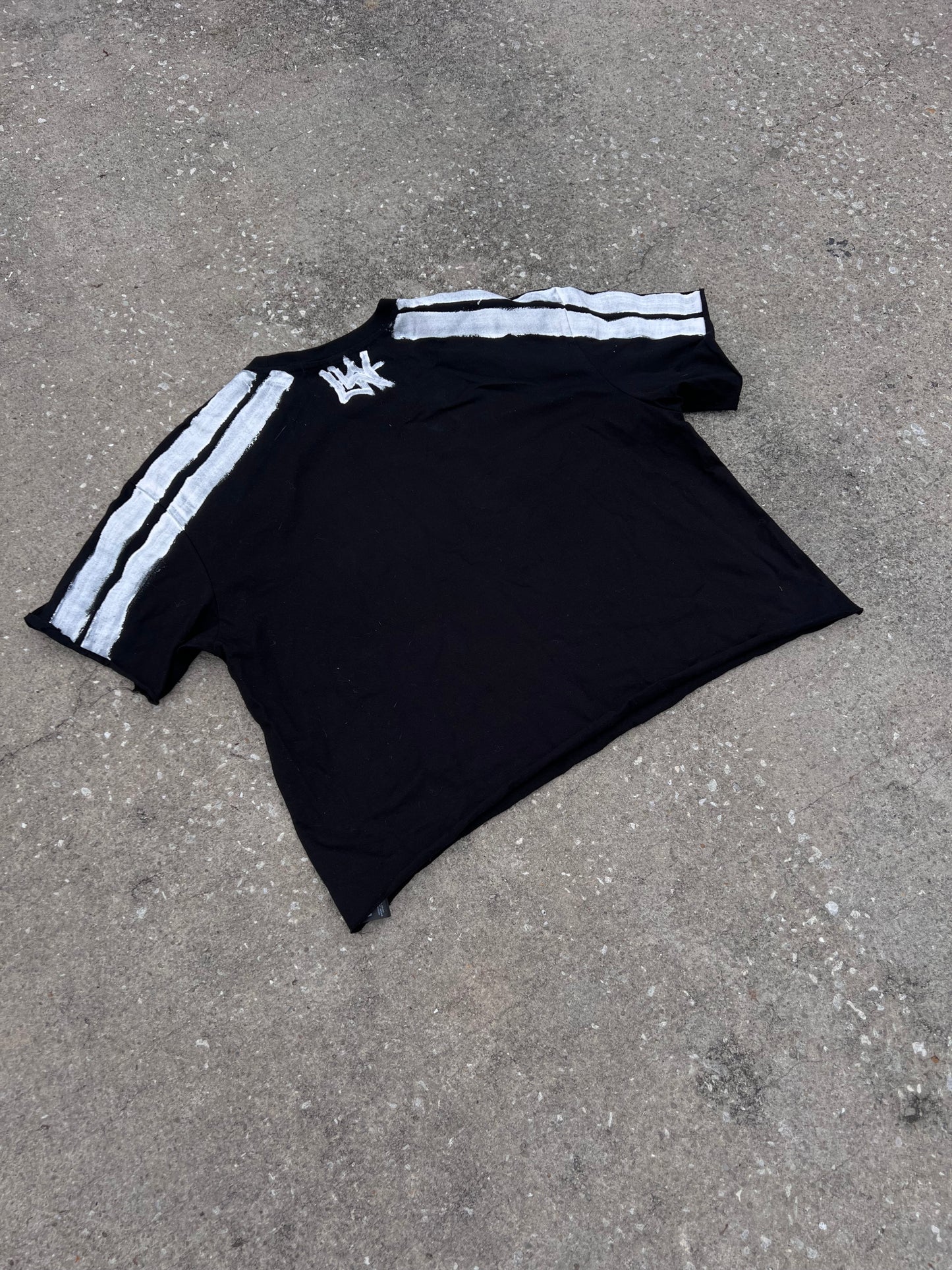 “STRIKER” TEE